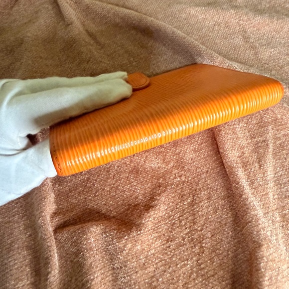 Louis Vuitton Vibrant Orange Epi Leather Agenda - Picture 3 of 15